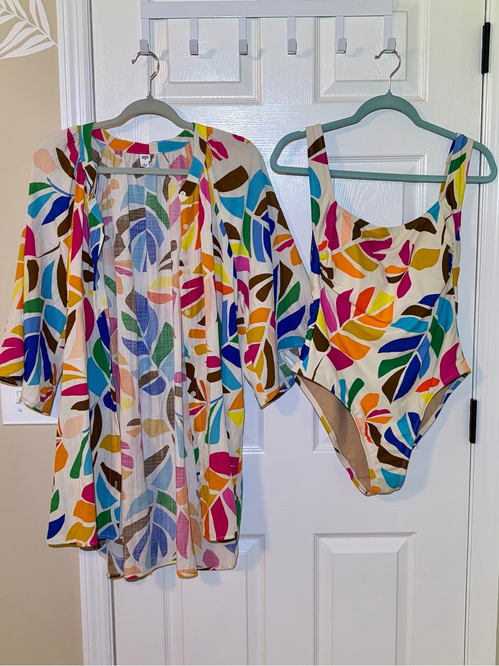 Tabitha Brown Bold Vibrant Multicolor Palm Print Cover Up. Size Large - Picture 6 of 7